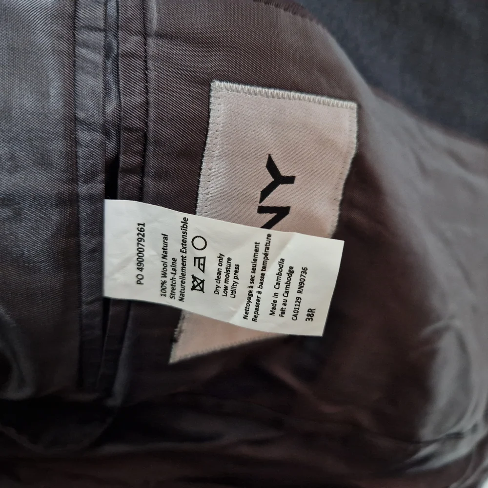 Charcoal Slim-Fit DKNY suit with Notched Lapels - Picture 5 of 8